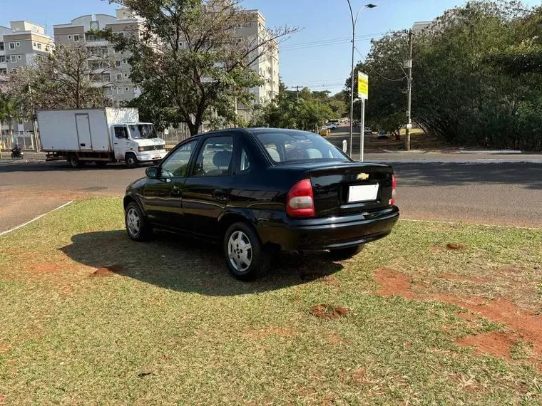 Chevrolet Classic Preto 5