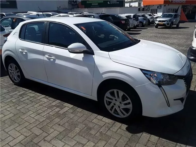 Peugeot 208 Branco 9