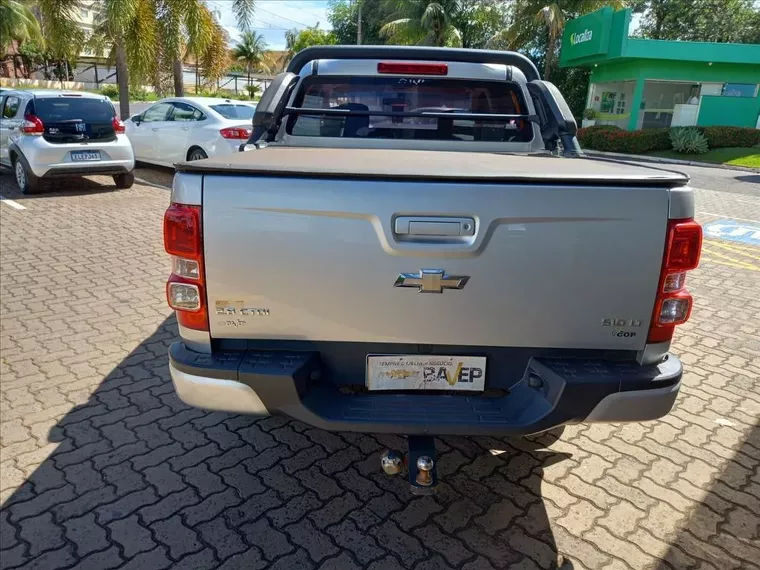 Chevrolet S10 Prata 4