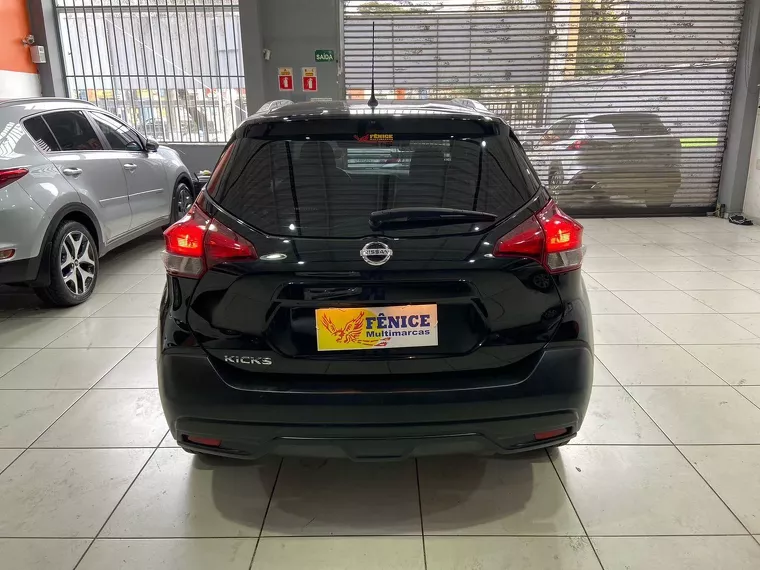 Nissan Kicks Preto 2