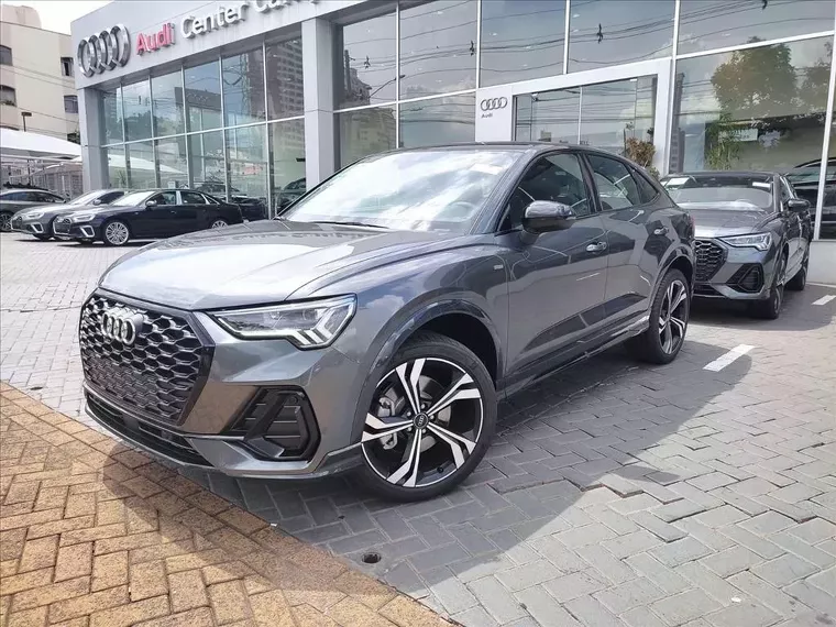 Audi Q3 Cinza 4