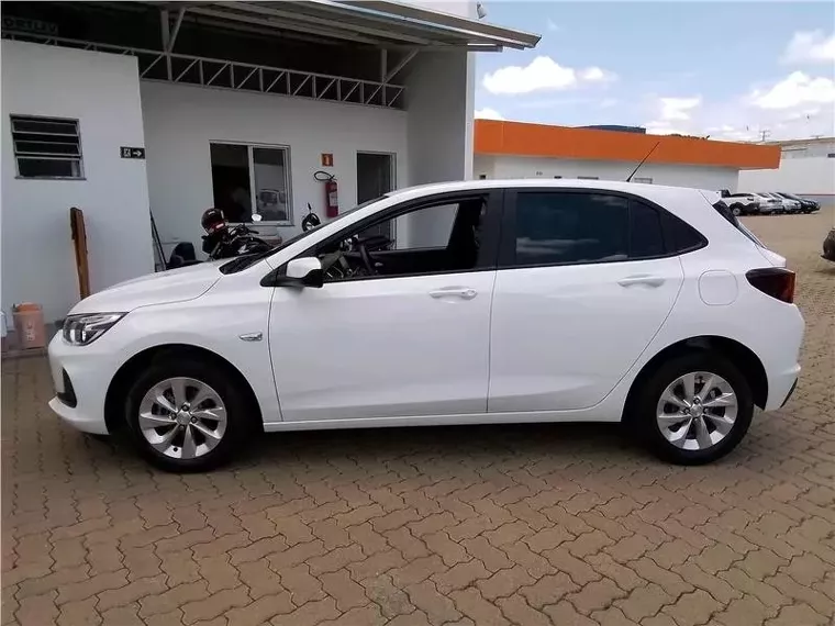 Chevrolet Onix Branco 8