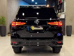 Toyota Hilux SW4