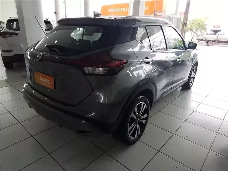 Nissan Kicks Cinza 19