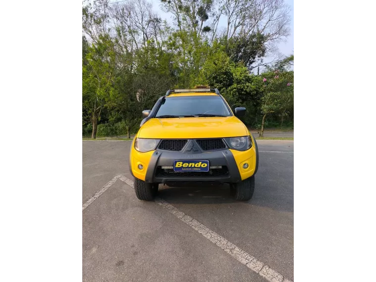 Mitsubishi L200 Triton Amarelo 2