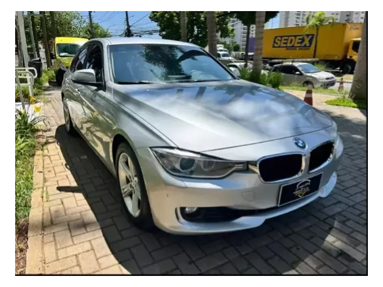 BMW 320i Prata 11