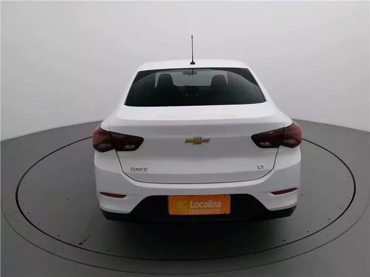 Chevrolet Onix Branco 16