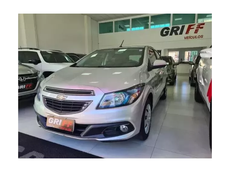 Chevrolet Onix Prata 7