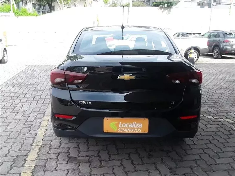 Chevrolet Onix Preto 8