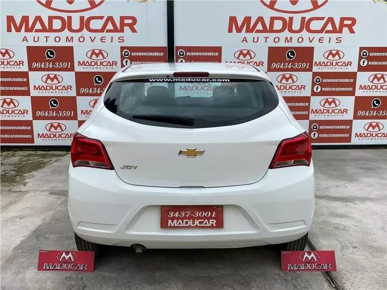 Chevrolet Onix Branco 9