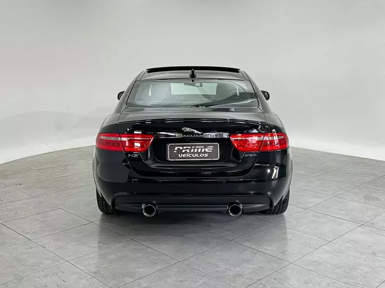 Jaguar XE Preto 10