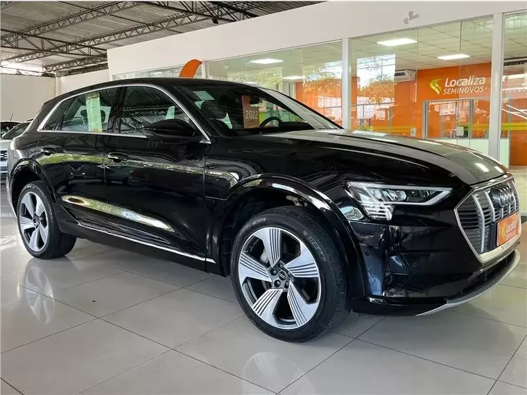 Audi E-tron Preto 5