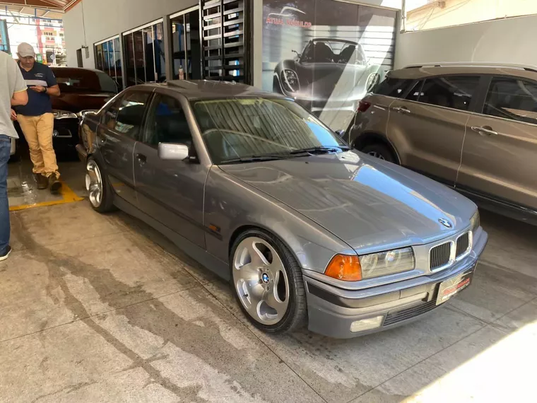 BMW 325i Cinza 2