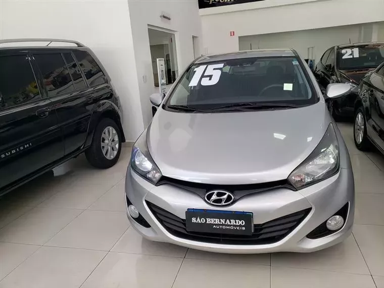 Hyundai HB20 Prata 10