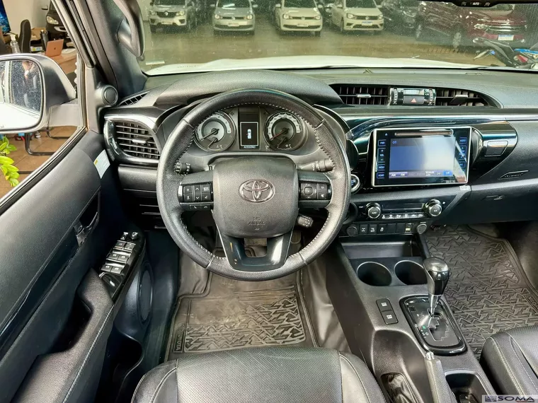 Toyota Hilux Branco 3