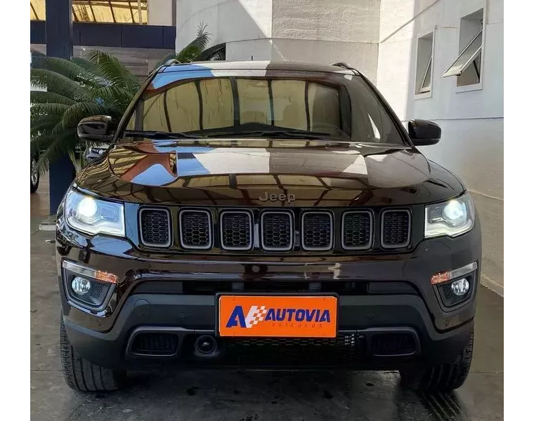 Jeep Compass Marrom 13