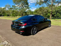 BMW 320i