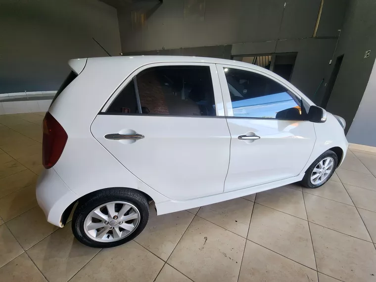 KIA Picanto Branco 14