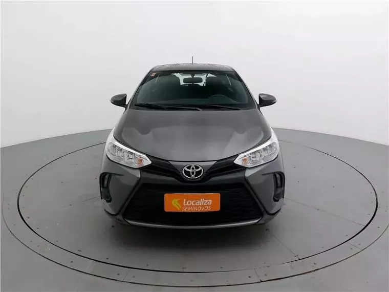 Toyota Yaris Cinza 13