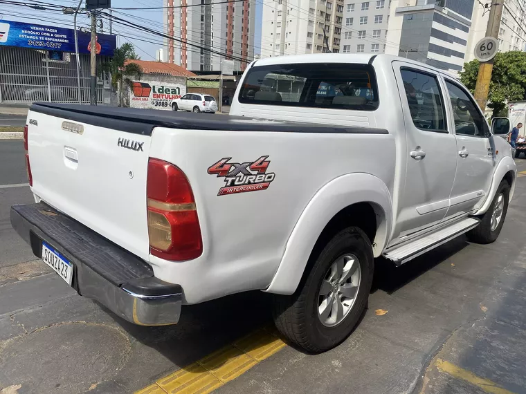 Toyota Hilux Branco 5