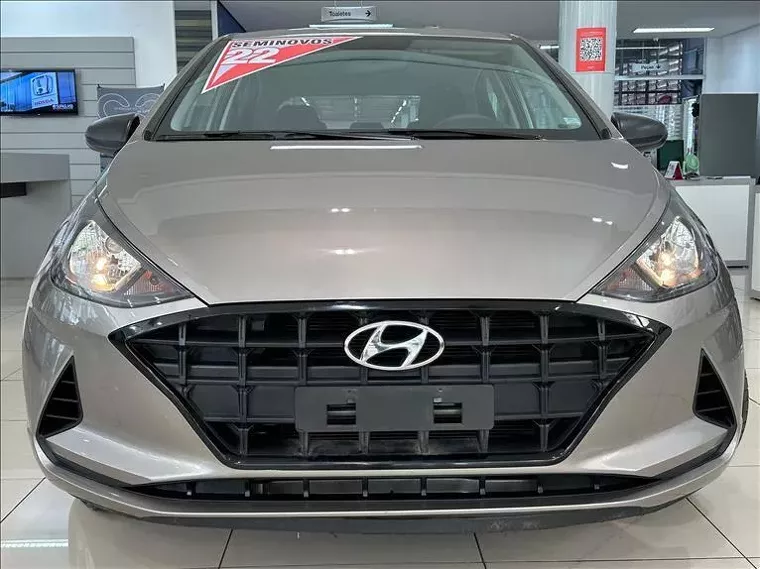 Hyundai HB20 Prata 9