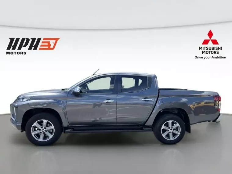 Mitsubishi L200 Triton Cinza 1