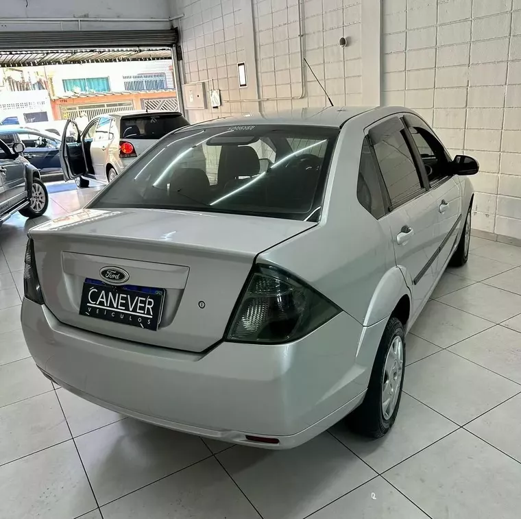 Ford Fiesta Prata 15