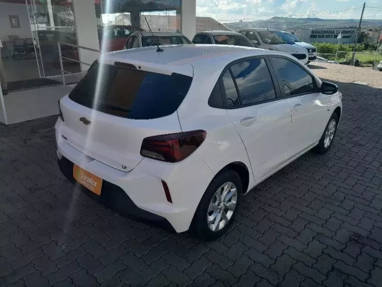 Chevrolet Onix Branco 8