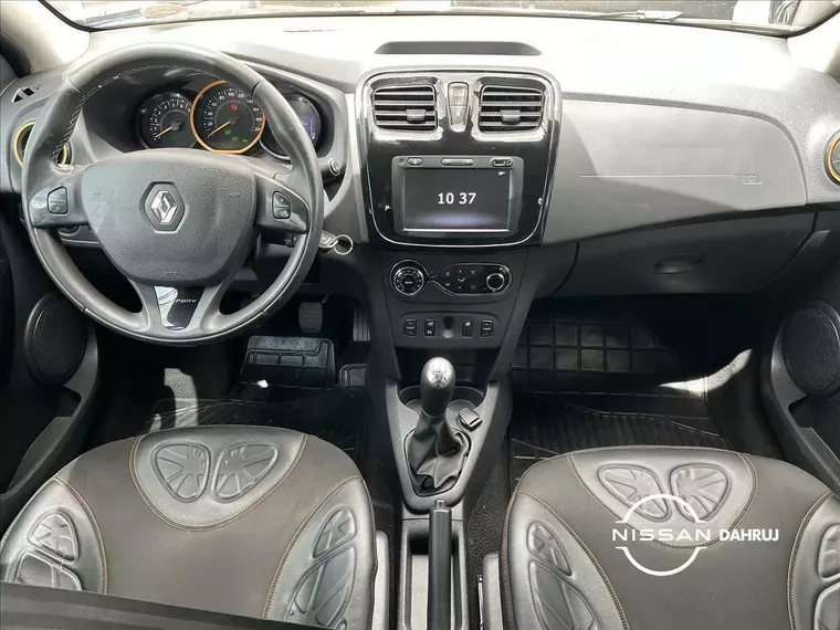 Renault Sandero Prata 1