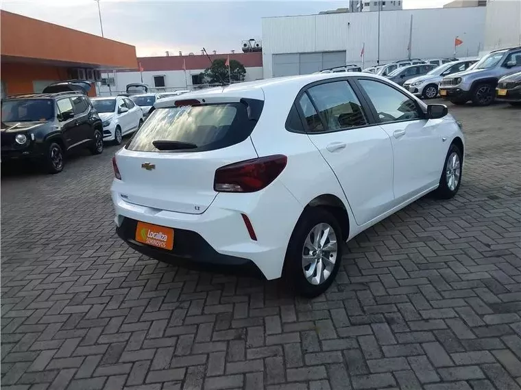 Chevrolet Onix Branco 2