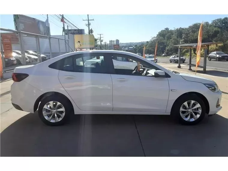 Chevrolet Onix Branco 6