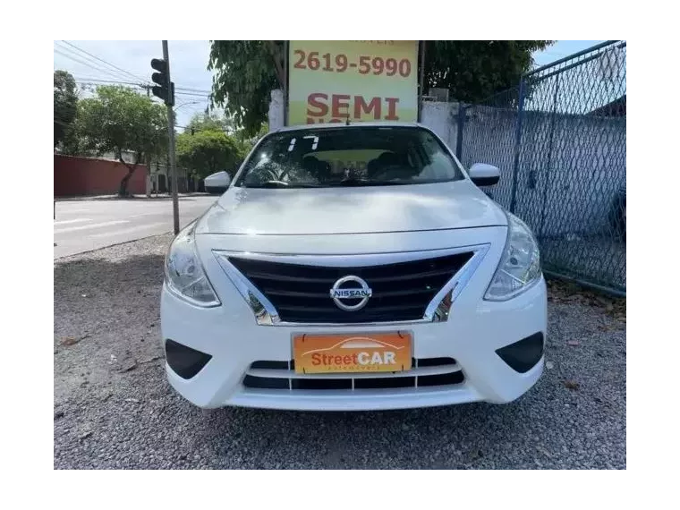 Nissan Versa Branco 6