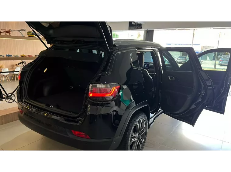 Jeep Compass Preto 22