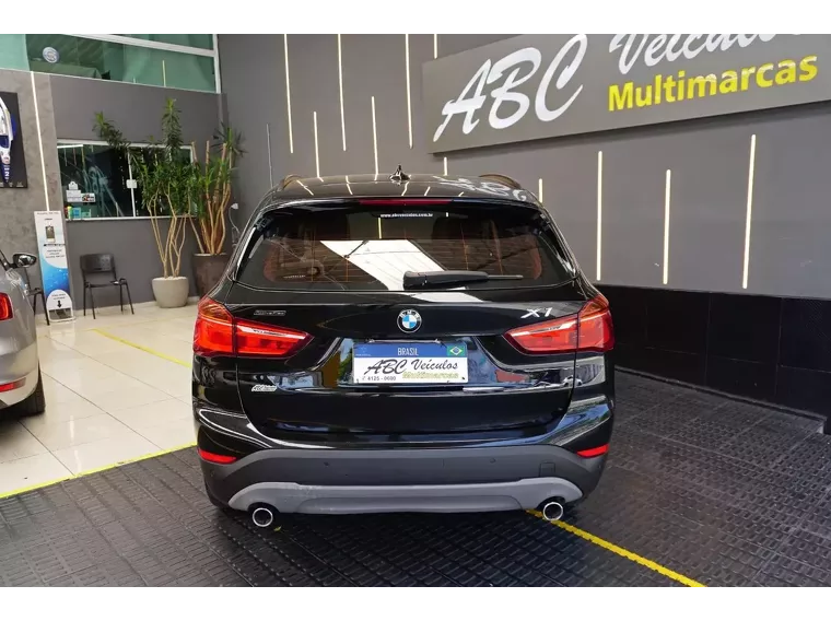 BMW X1 Preto 16