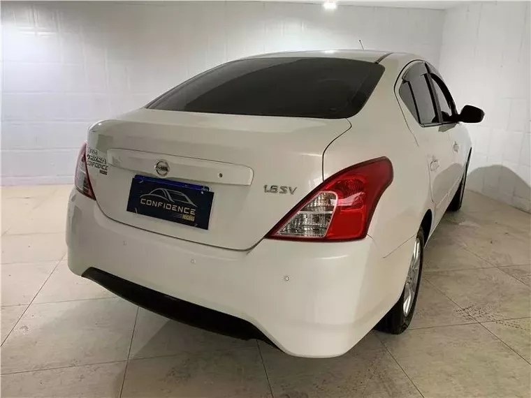 Nissan Versa Branco 7