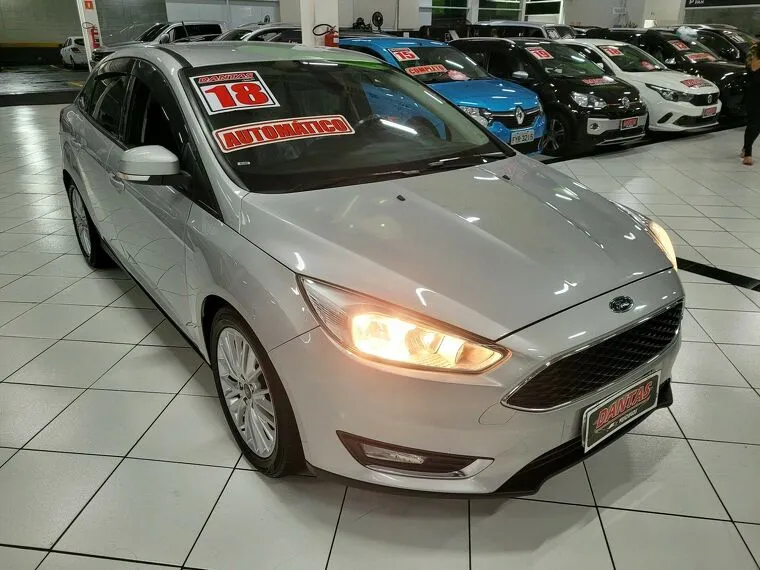 Ford Focus Prata 6