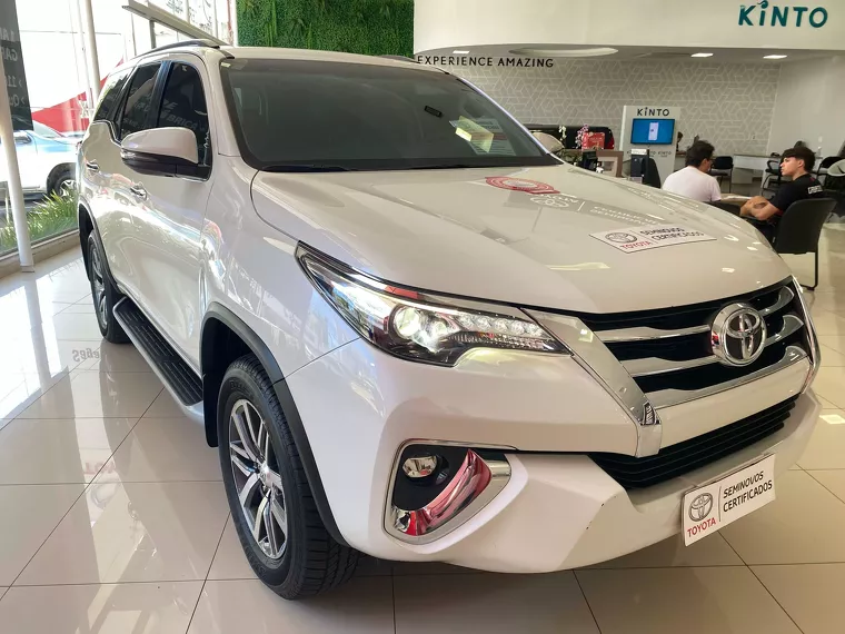 Toyota Hilux SW4 Branco 2