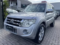 Mitsubishi Pajero Full