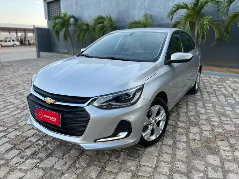 Chevrolet Onix Prata 2