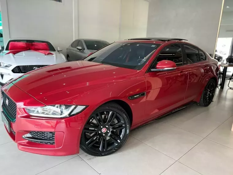 Jaguar XE Vermelho 4