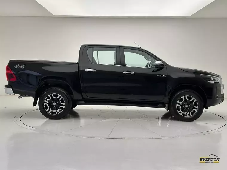 Toyota Hilux Preto 13