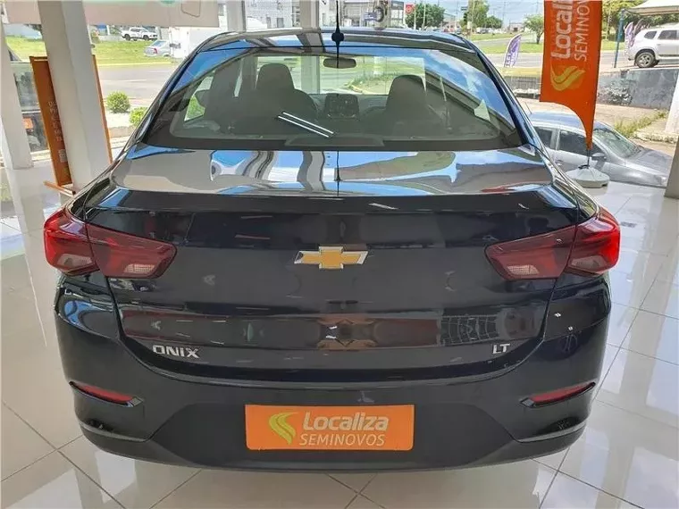 Chevrolet Onix Preto 8