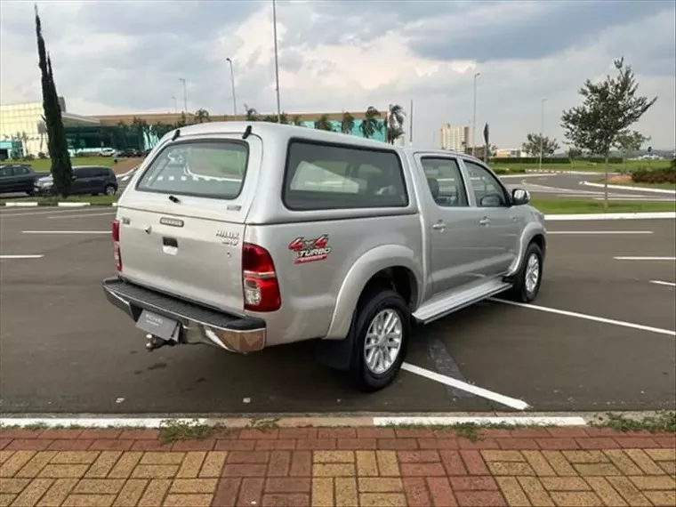 Toyota Hilux Prata 12