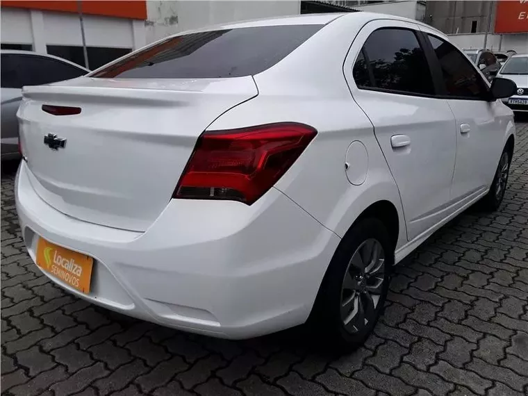 Chevrolet Onix Branco 13