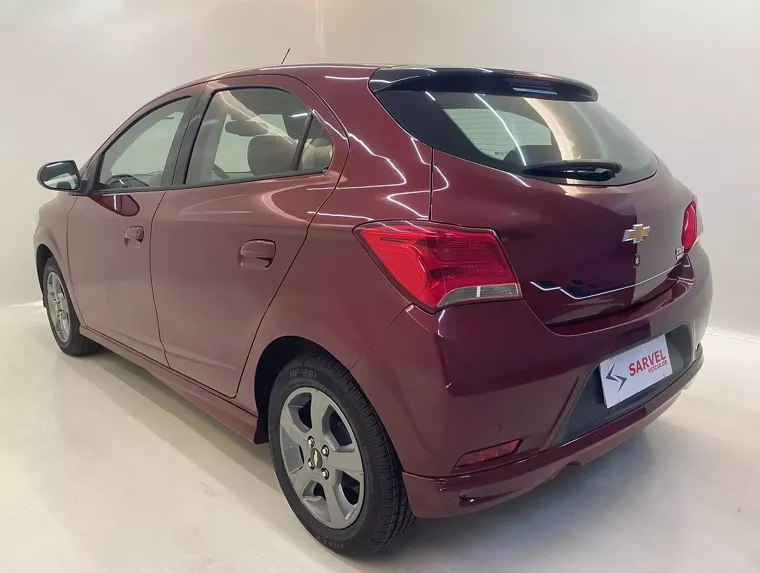 Chevrolet Onix Vermelho 14