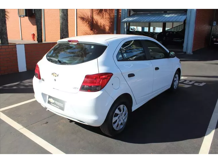 Chevrolet Onix Branco 7