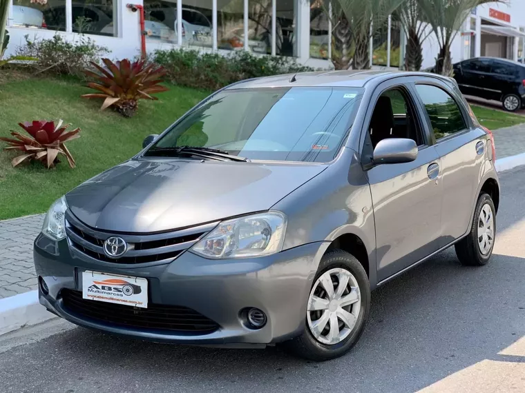 Toyota Etios Cinza 5