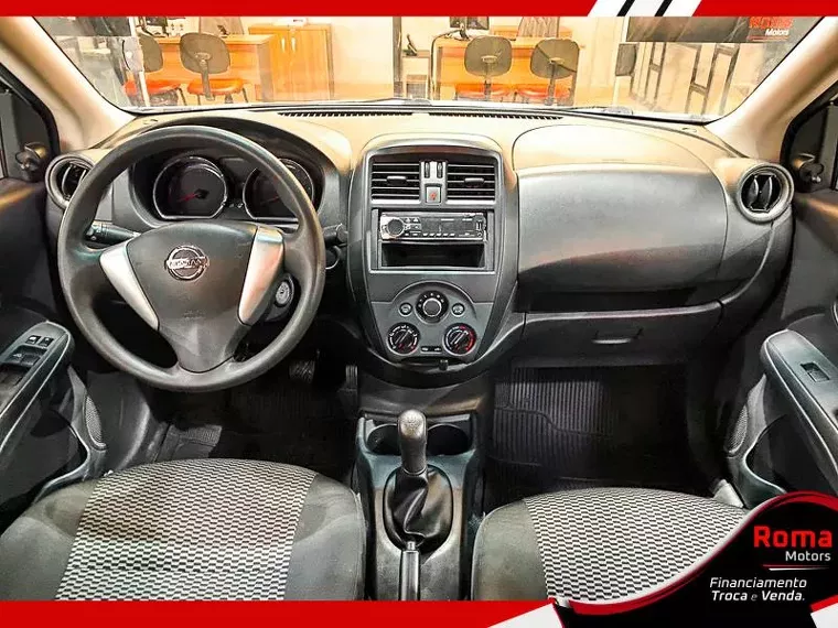 Nissan Versa Branco 13