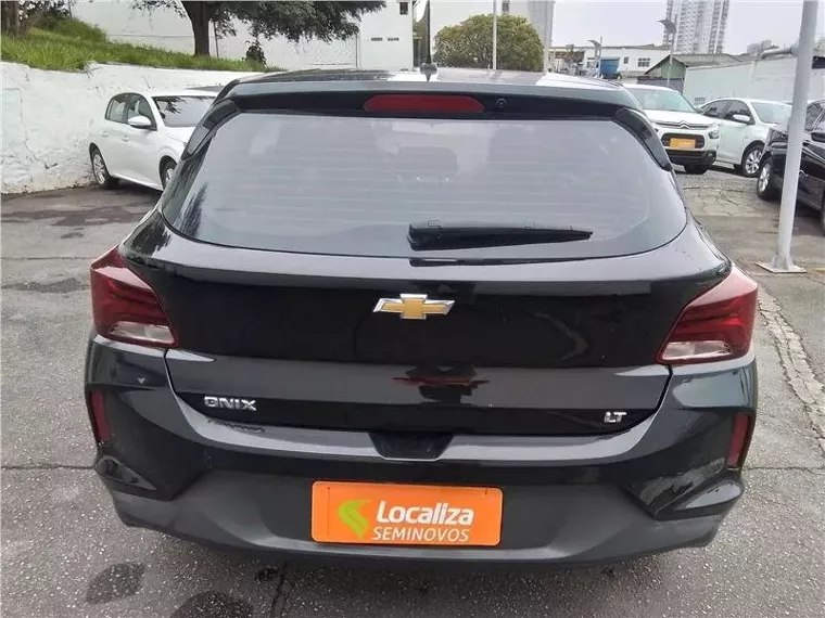 Chevrolet Onix Preto 8