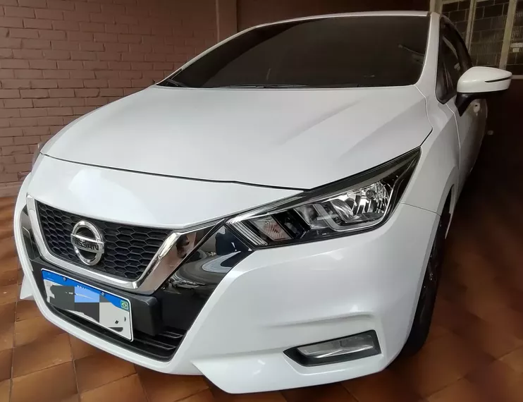 Nissan Versa Branco 5